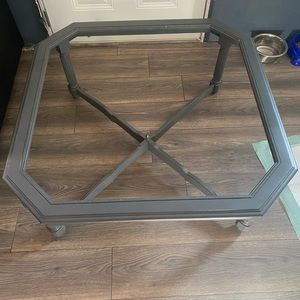 Table doesn’t have the glass though